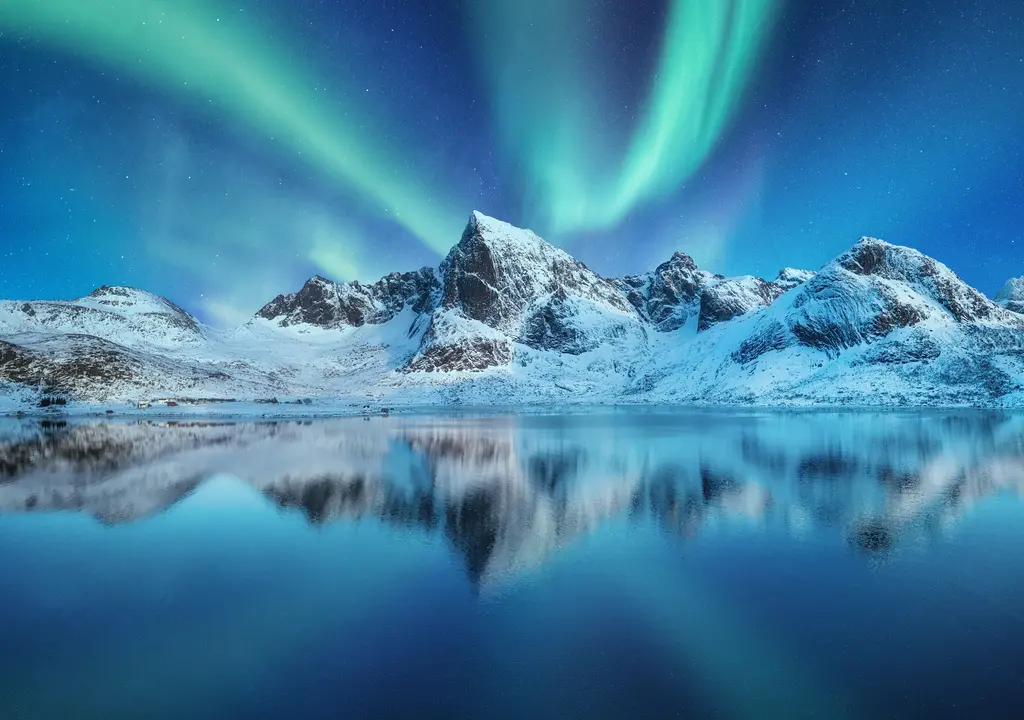 Lofoten Aurora Reflection – 7500 piece jigsaw puzzle on JigsawFusion