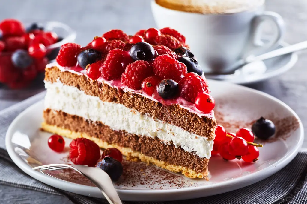 autumn berry layer cake – 7000 piece jigsaw puzzle on JigsawFusion