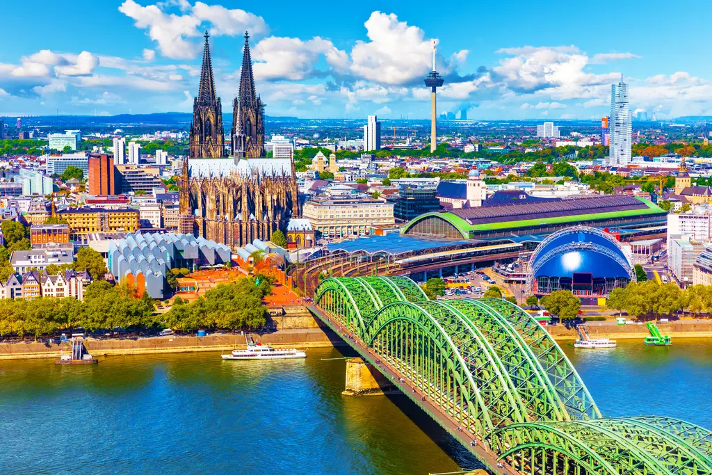 Skyline of Cologne – 8000 piece jigsaw puzzle on JigsawFusion