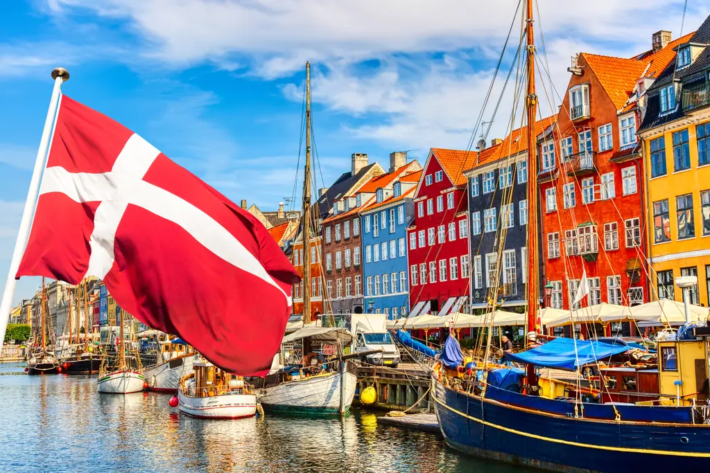 Copenhagen Colors – 4500 piece jigsaw puzzle on JigsawFusion