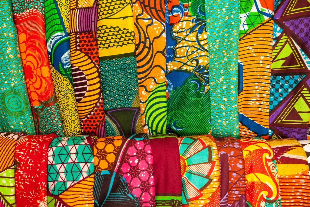 Ghanaian Waxprint Parade – 9000 piece jigsaw puzzle on JigsawFusion