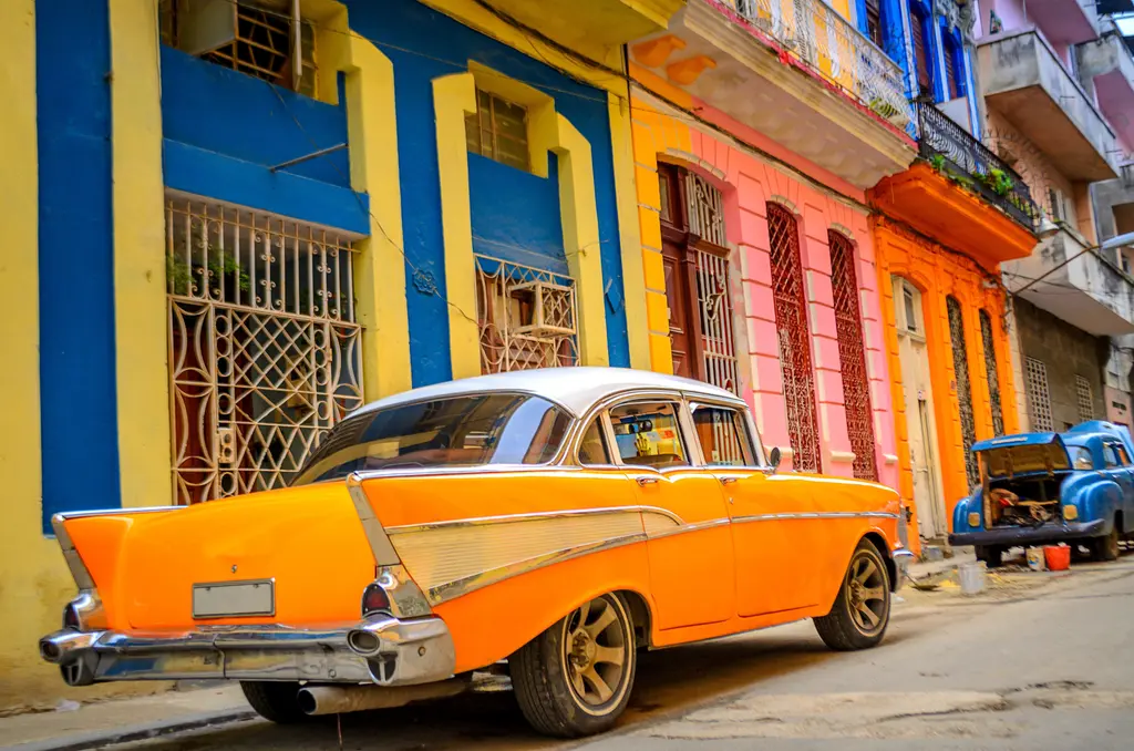 Havana Classic Car – 3000 piece jigsaw puzzle on JigsawFusion