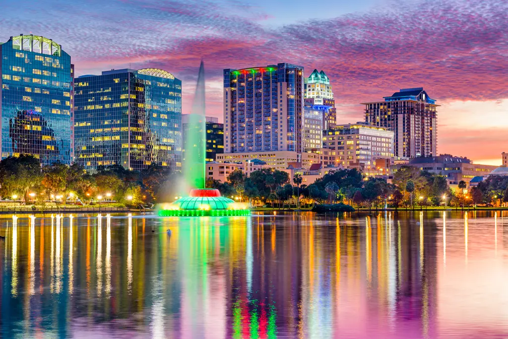 Orlando Glow – 7000 piece jigsaw puzzle on JigsawFusion