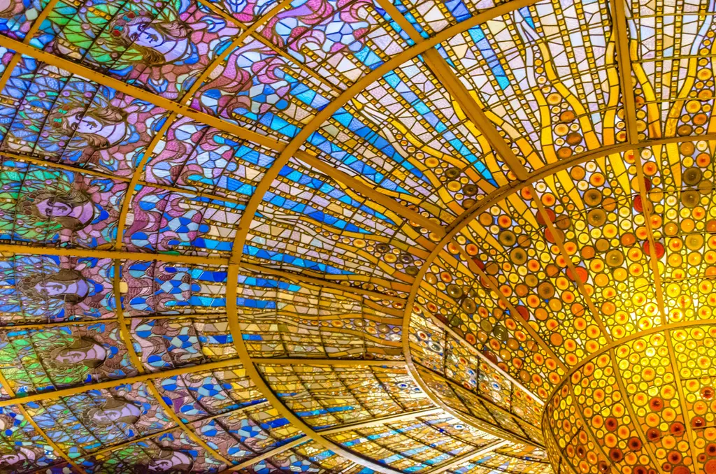 Palau stained-glass dome – 6500 piece jigsaw puzzle on JigsawFusion
