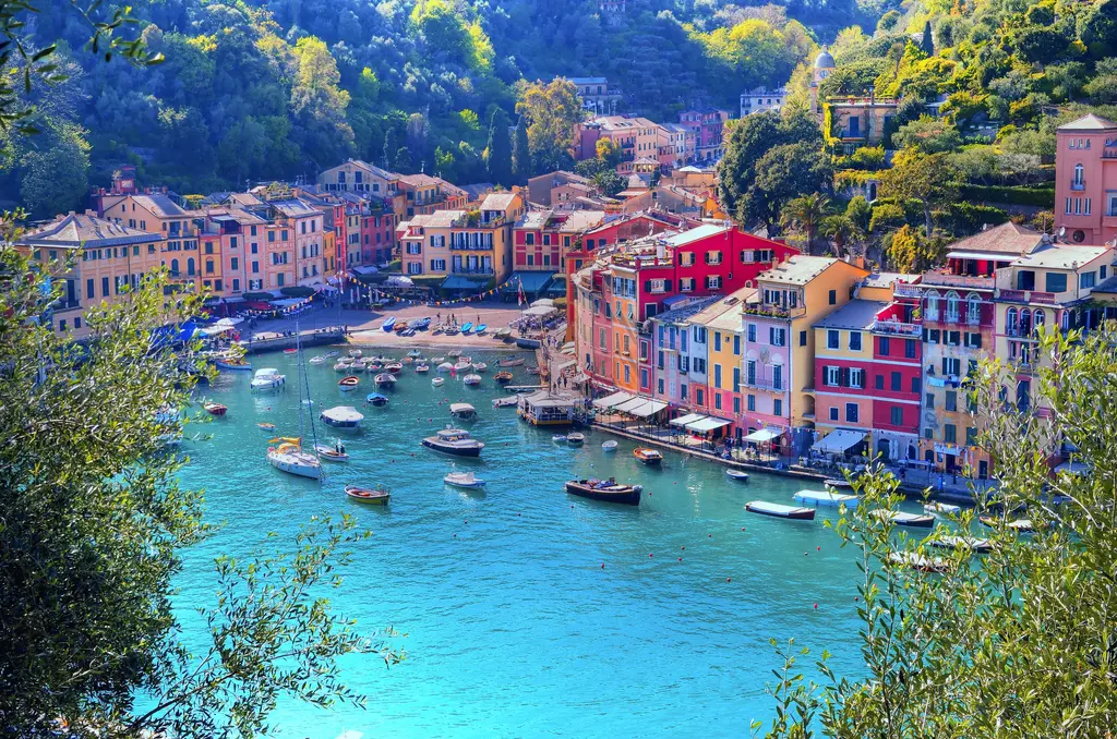 Portofino Harbour View – 7000 piece jigsaw puzzle on JigsawFusion