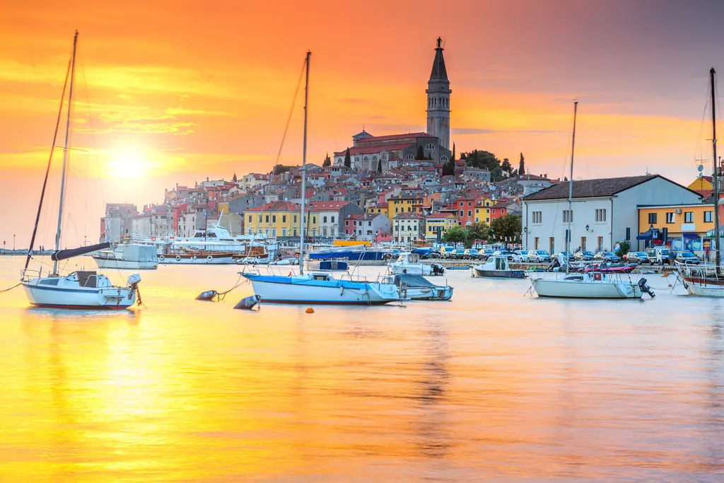Rovinj at Golden Hour – 6500 piece jigsaw puzzle on JigsawFusion