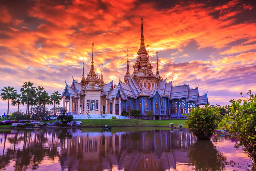 Twilight Thai Temple – 3000 piece jigsaw puzzle on JigsawFusion